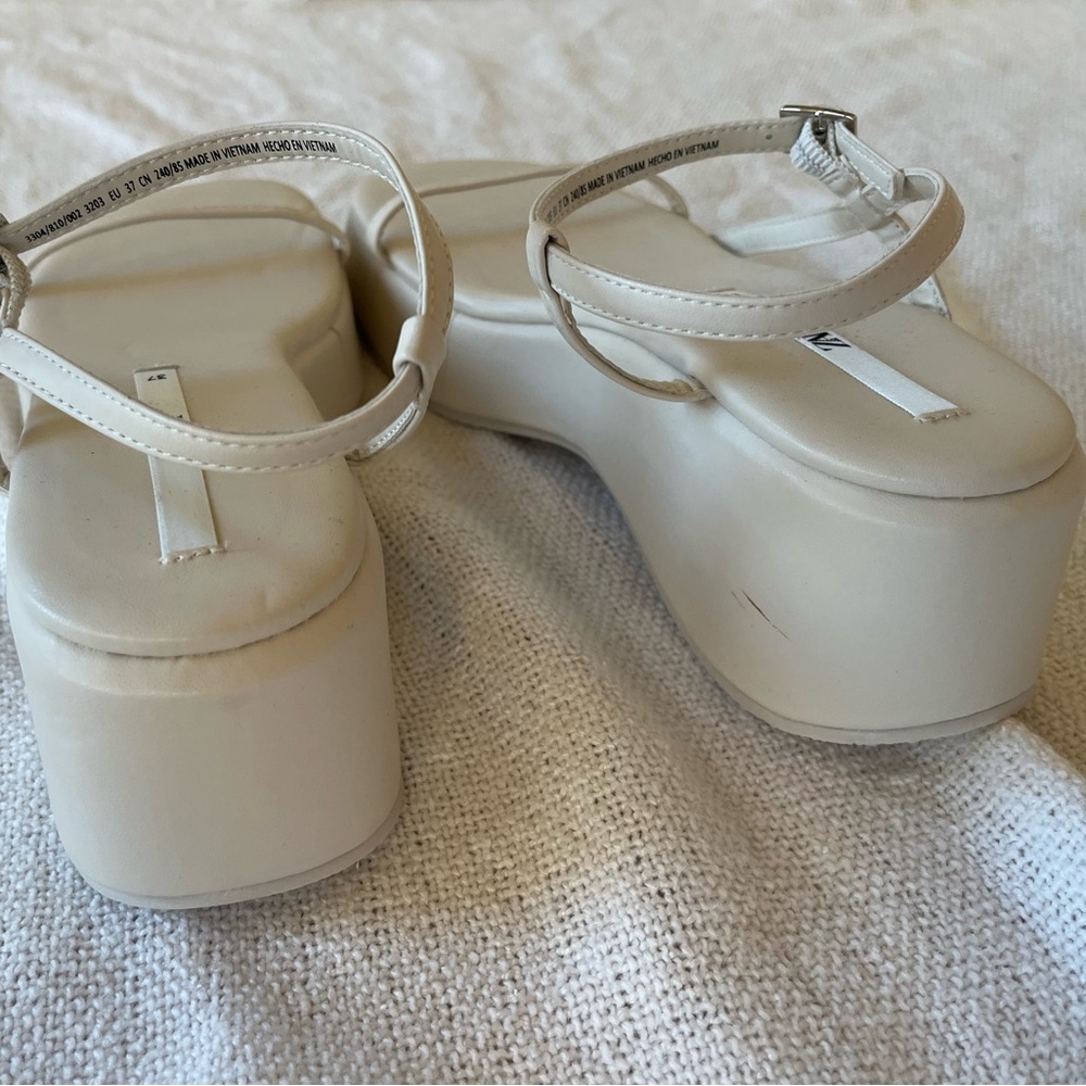 Platform Sandals - Picture 3 of 4